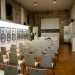 Entriamo e visitiamo la galleria partendo dagli spazi al piano terra, adibiti solitamente a sala conferenze